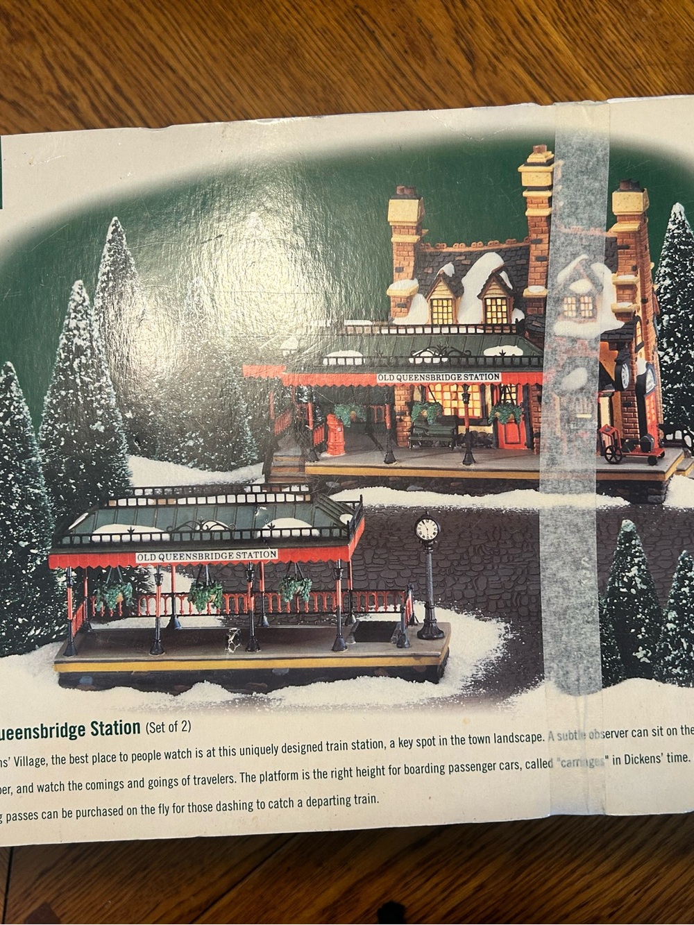 Department 56 Old Queensbridge Station - Green, Red, White